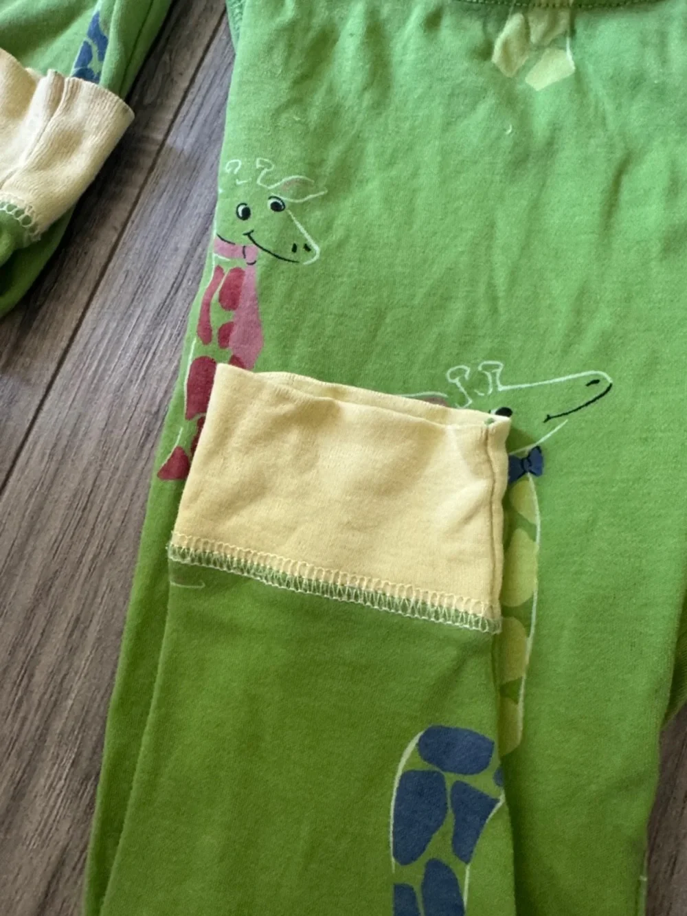 The Beaufort Bonnet Company Green Giraffe Pajama Set 3t